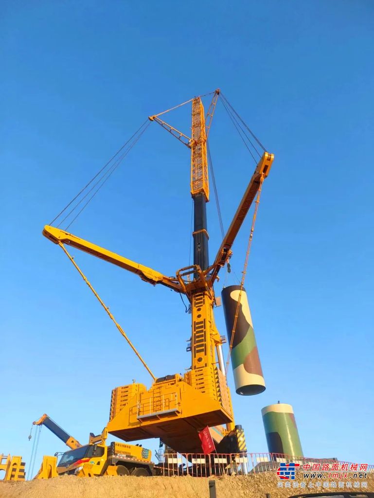 从平原到巅峰 徐工XCA2600全地面起重机挑战高原山地极限吊装